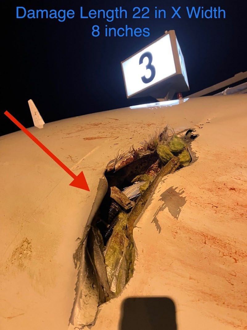 A320-enroute-SE-of-Omaha-2022-dmg-above-flightdeck