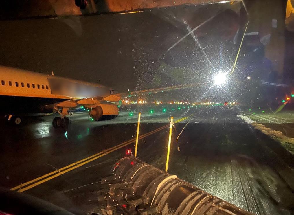 B738-Copenhagen-2024-passing-view