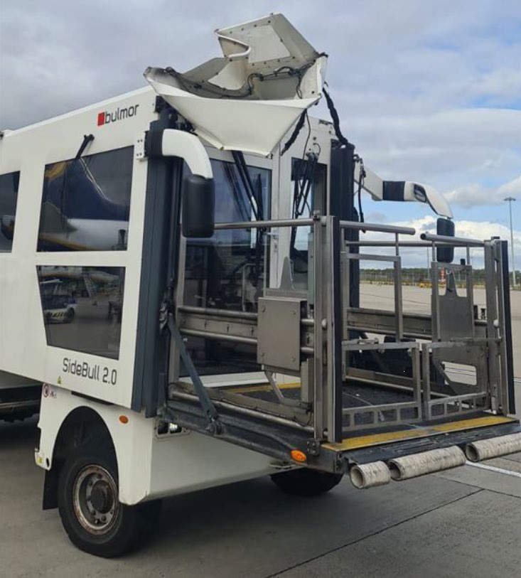 B738-vehicle-Stansted-2023-vehicle