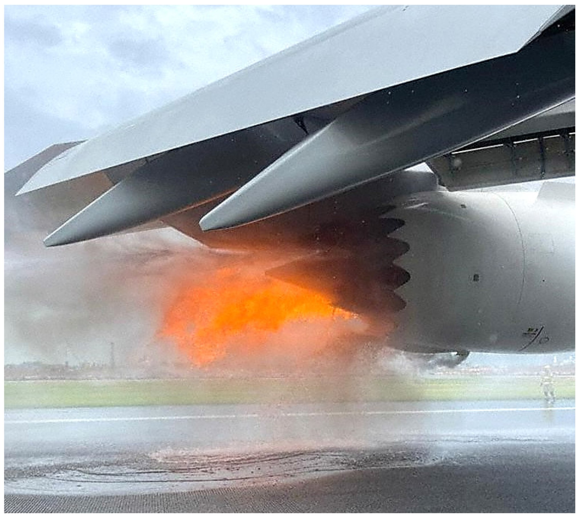 B748-vic-Hong-Kong-ground-fire