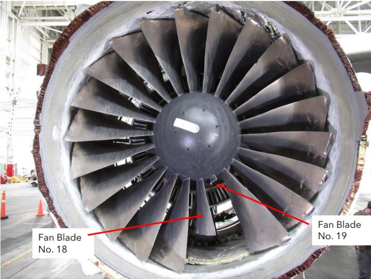 B772-near-Denver-2021-fan-blade-fail