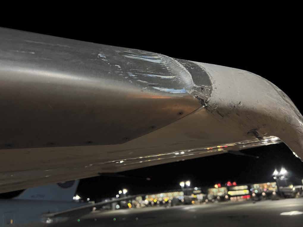 B773 B752 LHR 2022 777 wingtip dmg