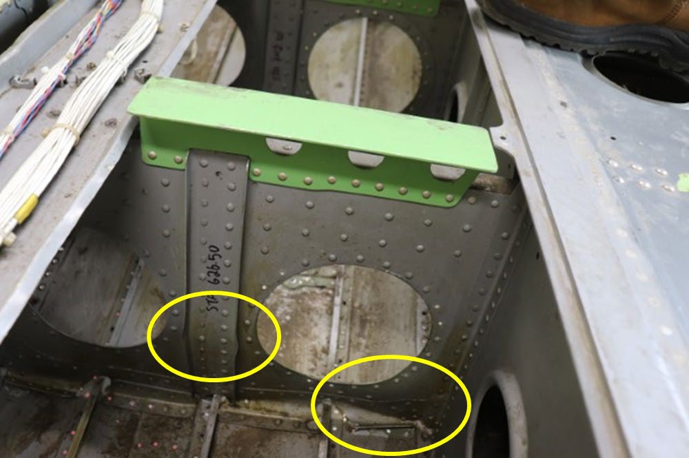 DH8C-Sandy-Lake-2022-under-floorboard