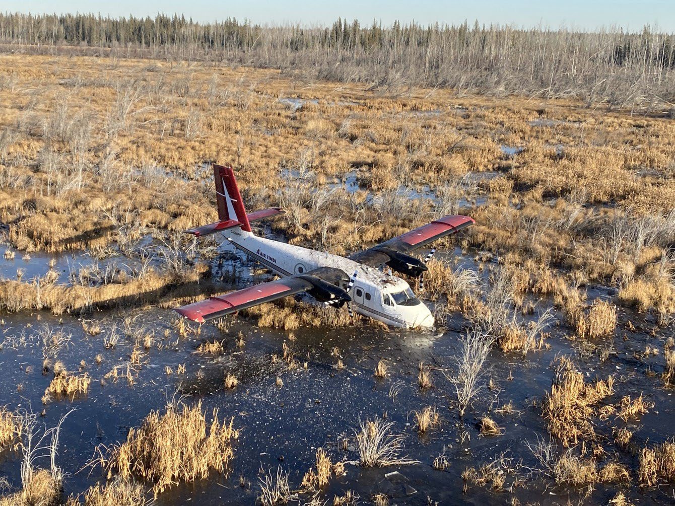 DHC6 NW of Fort Providence 2021 ac stopped in bog