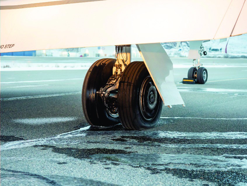 F900 Kangerlussuaq 2020 damaged RMG.jpg