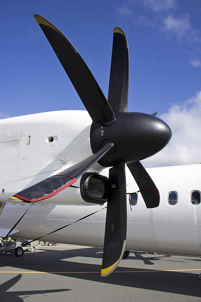 Dash 8 propeller