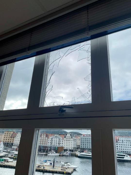 UAVB-Bergen-2022-broken-window